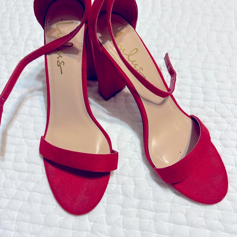 Red lulu heels size 9 (fits like 8.5)